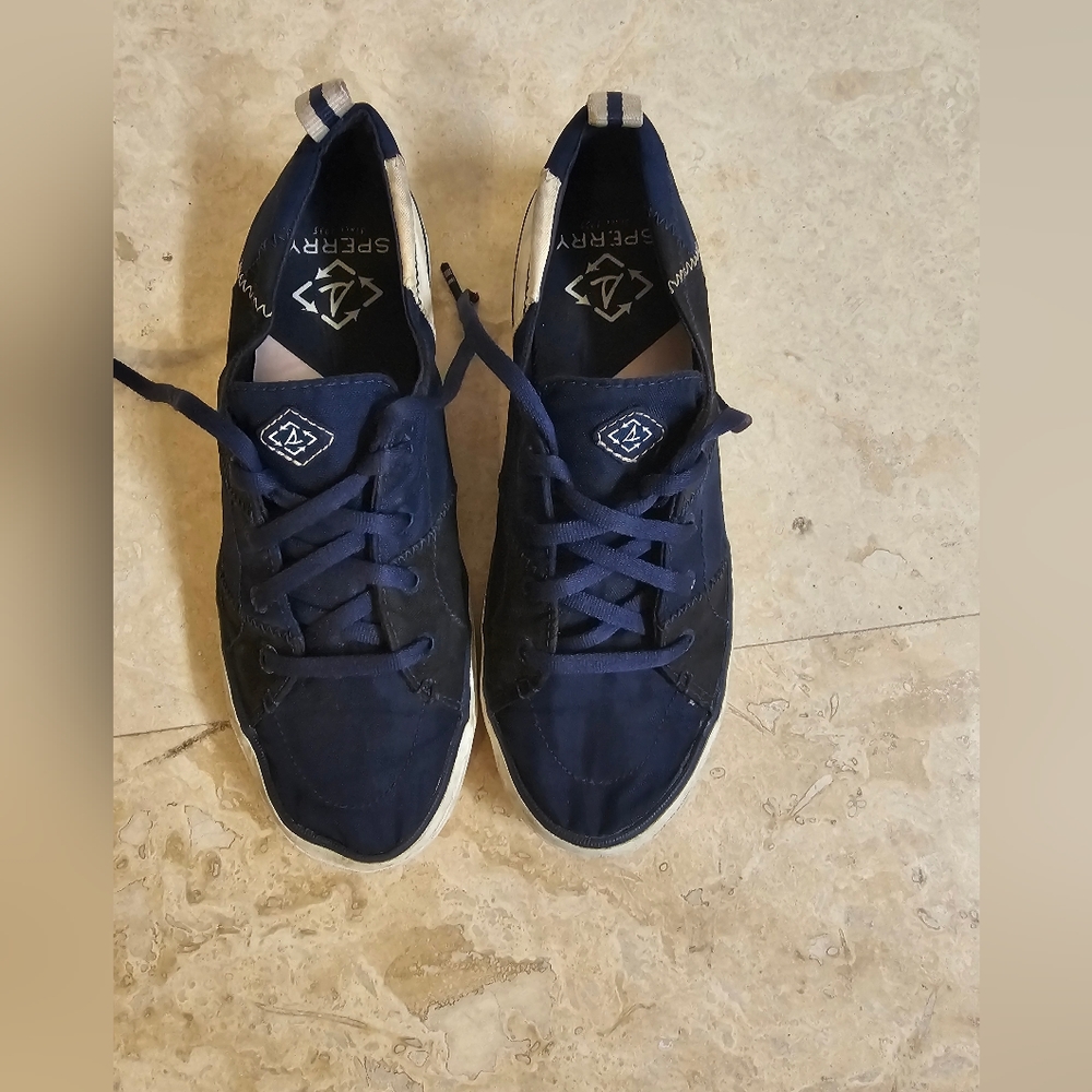 Sperry woman's sail shoes 8